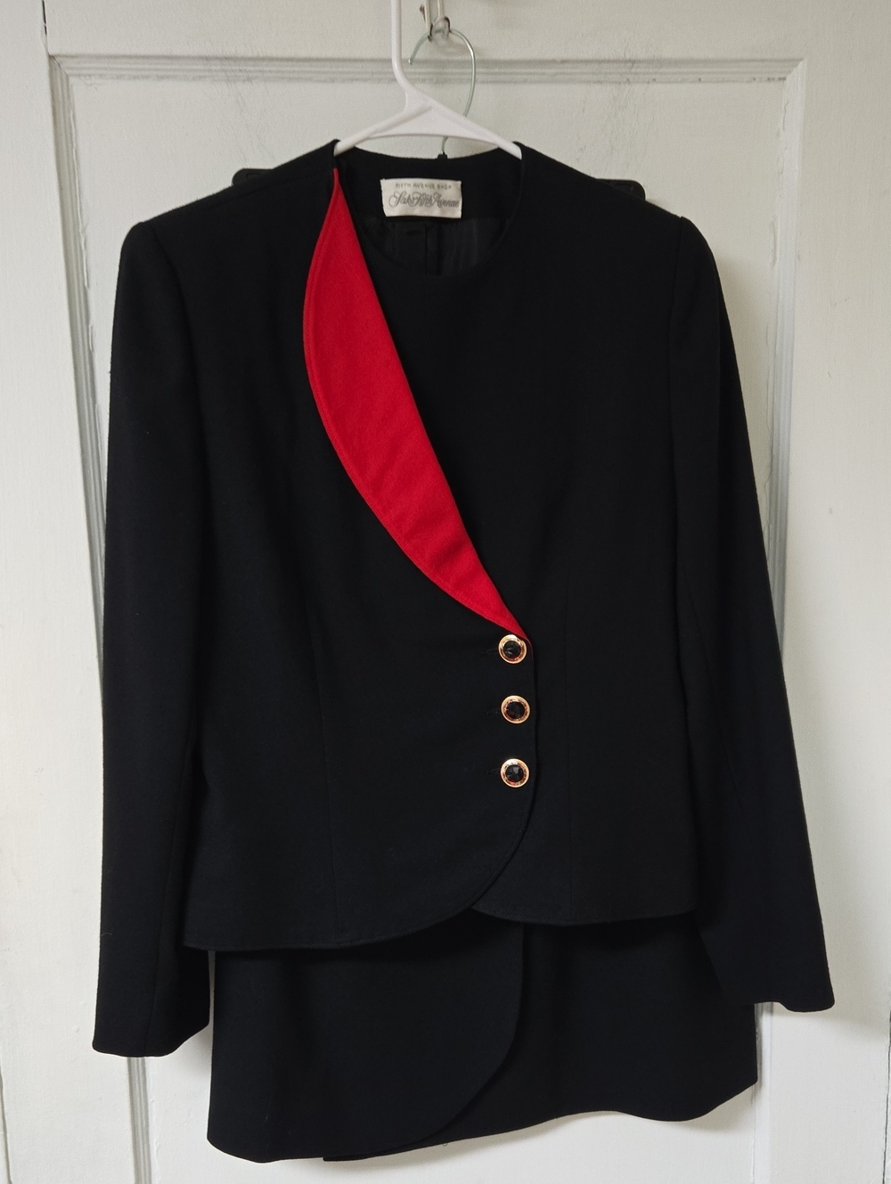 Vintage Saks Fifth Avenue Black Blazer And Skirt Suit with Red Lapel 8